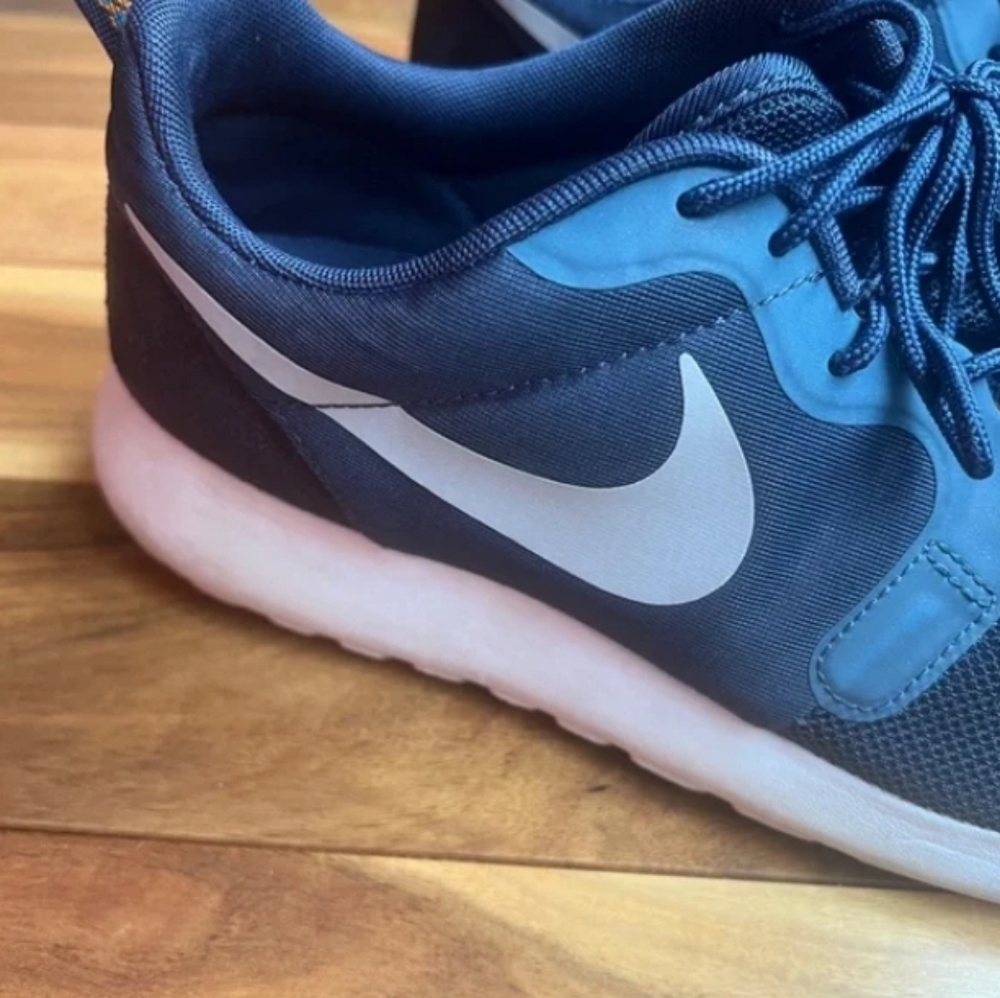 Men sports shoes